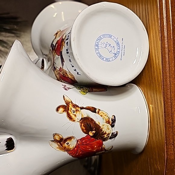 Beatrix Potter Peter Rabbit - 2 Porcelain Basket Vases - Picture 6 of 6